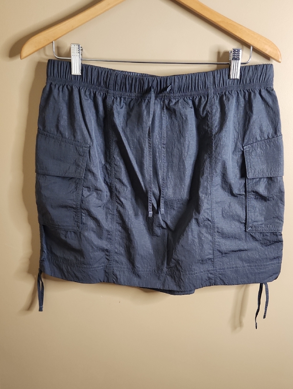 Lululemon Nylon Cargo Mini Skirt in Oil Grey. Size L. #W8AKES